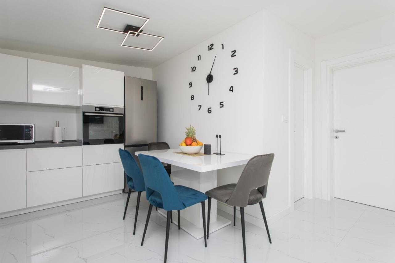 Apartment Gold Podstrana Luaran gambar